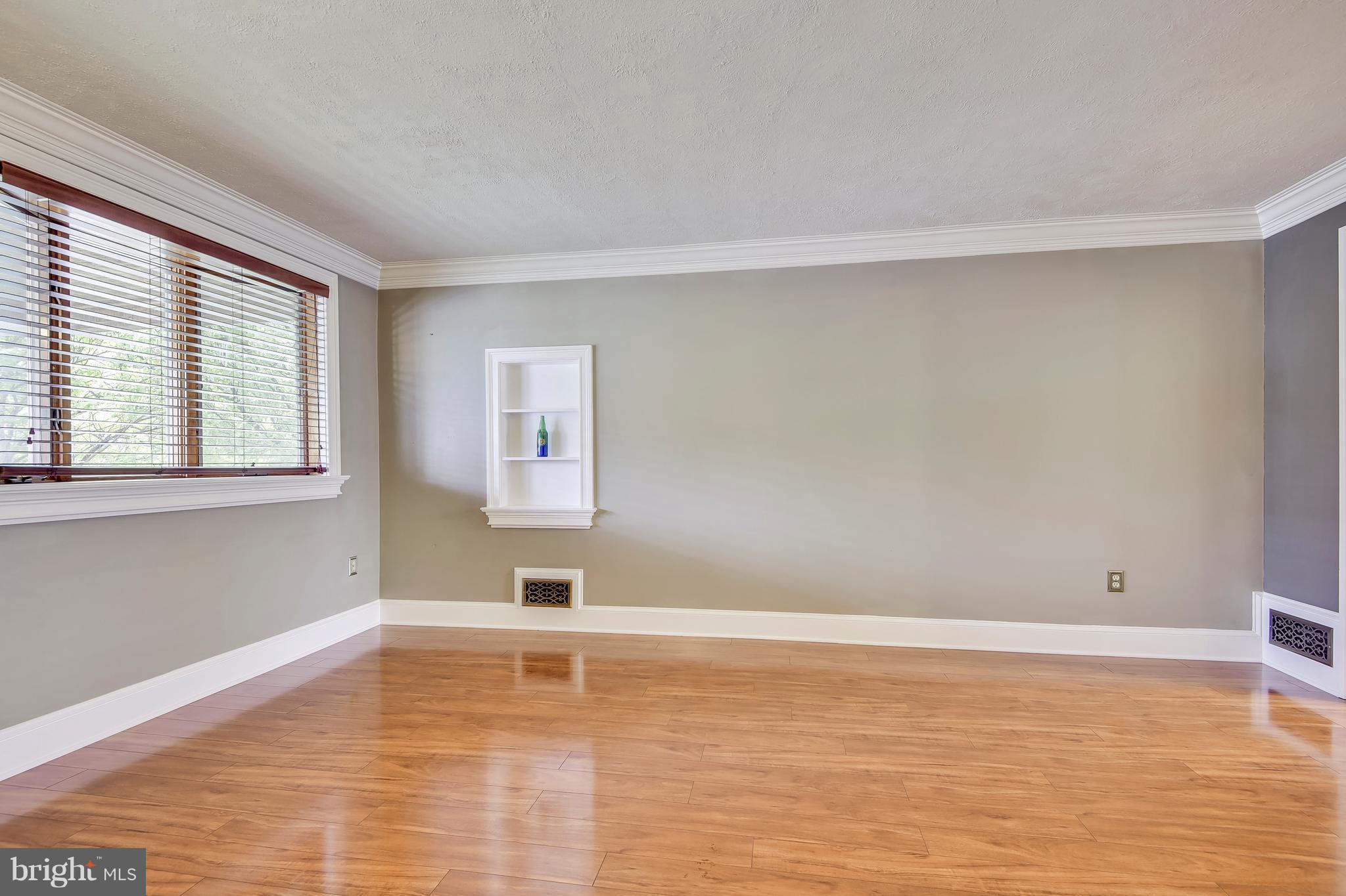 8555 Kavanagh Road Baltimore, MD 21222 - Photo 8 of 19 Living Room