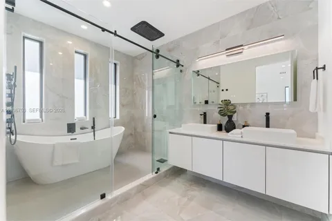 $1,885,000 | 2435 Northeast 18th Street, Fort Lauderdale, FL 33305