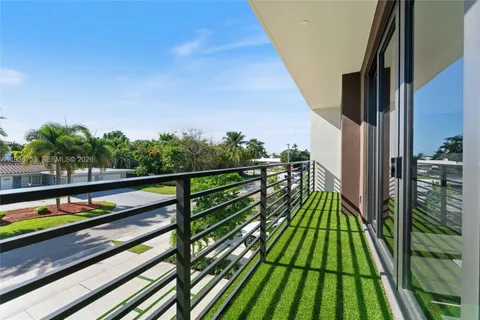 $1,885,000 | 2435 Northeast 18th Street, Fort Lauderdale, FL 33305