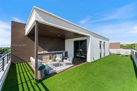 $1,885,000 | 2435 Northeast 18th Street, Fort Lauderdale, FL 33305