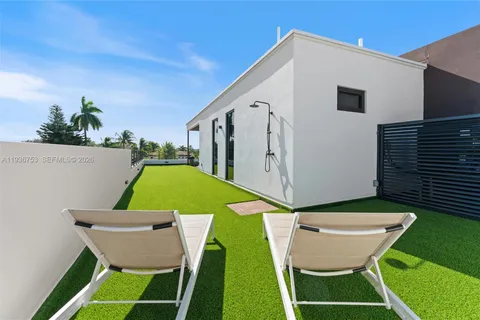 $1,885,000 | 2435 Northeast 18th Street, Fort Lauderdale, FL 33305