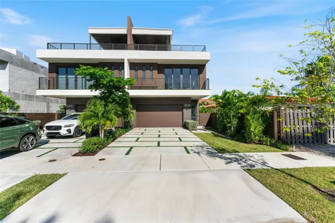 $1,885,000 | 2435 Northeast 18th Street, Fort Lauderdale, FL 33305