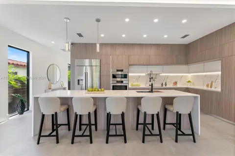 $1,885,000 | 2435 Northeast 18th Street, Fort Lauderdale, FL 33305