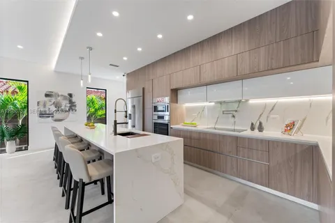 $1,885,000 | 2435 Northeast 18th Street, Fort Lauderdale, FL 33305