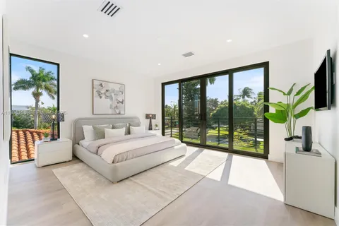 $1,885,000 | 2435 Northeast 18th Street, Fort Lauderdale, FL 33305
