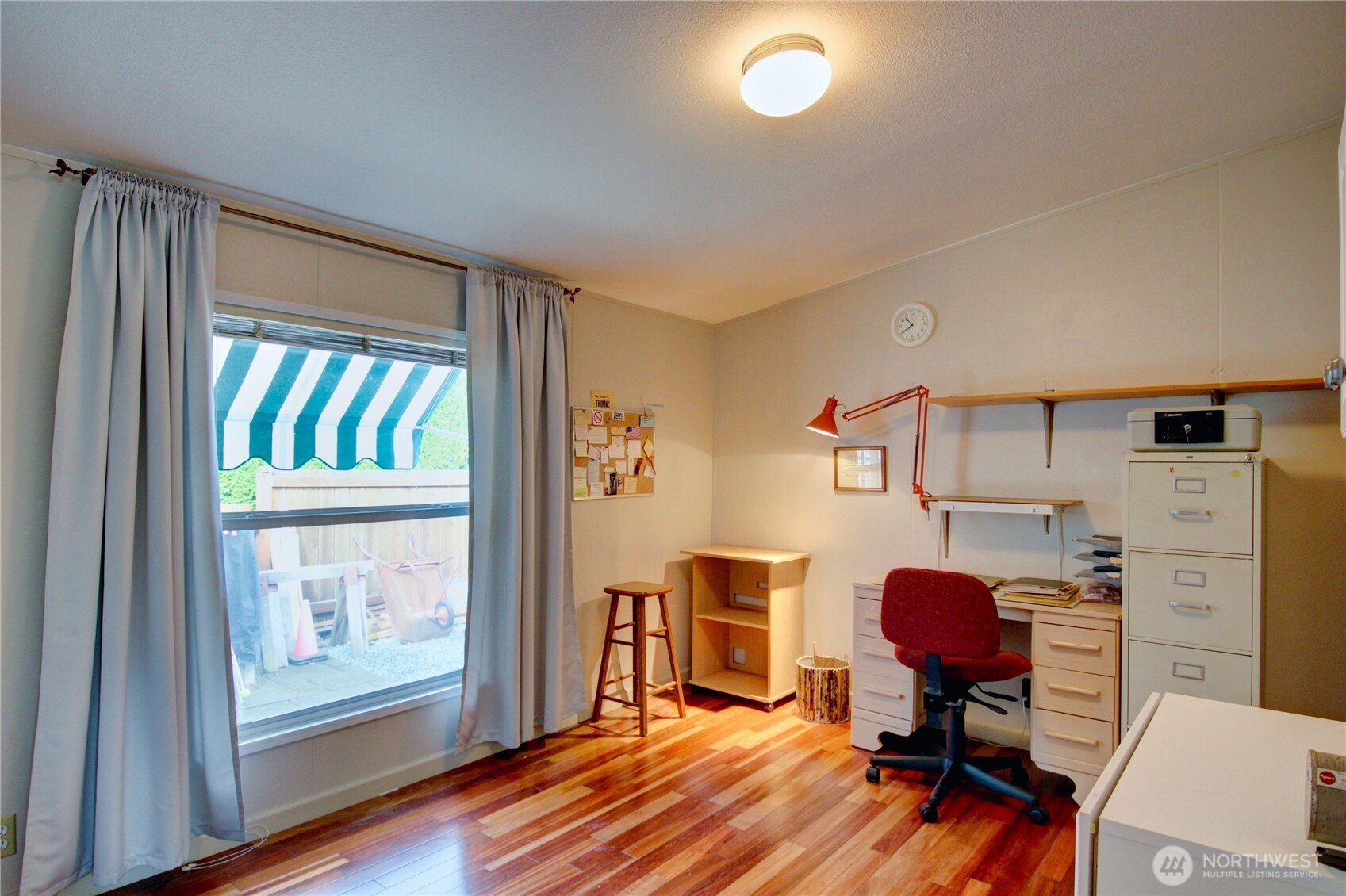 2901 Schuller Place Mount Vernon, WA 98273 - Photo 21 of 40 a workspace with furniture and a window