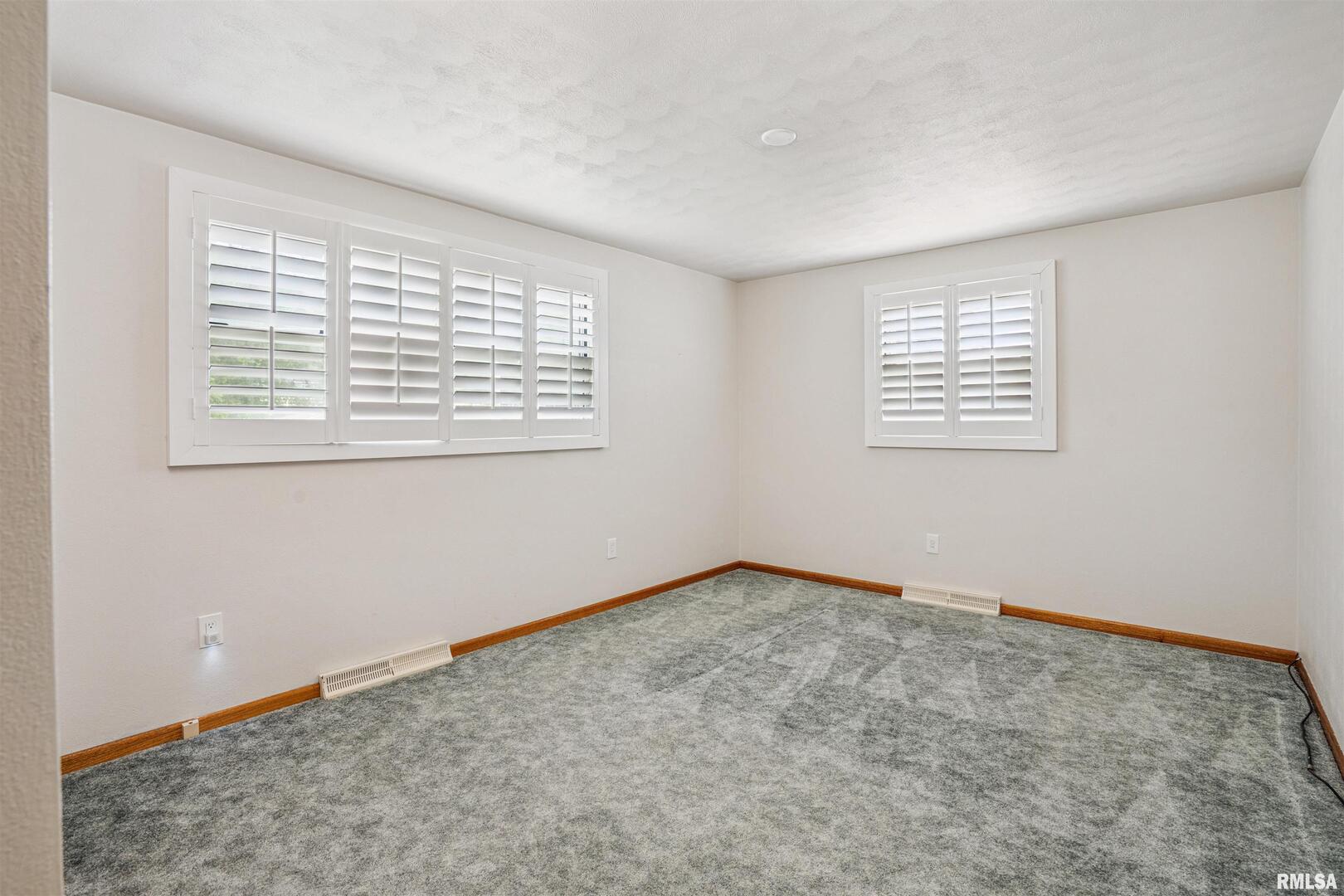 22799 Great River Road Le Claire, IA 52753 - Photo 22 of 48 an empty room with a window