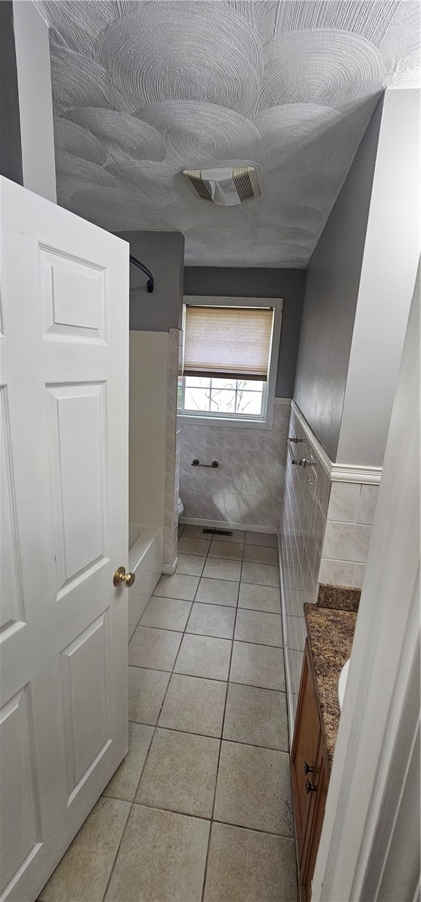 80 Unit Street, Unit 2 Providence, RI 02909 - Photo 3 of 10