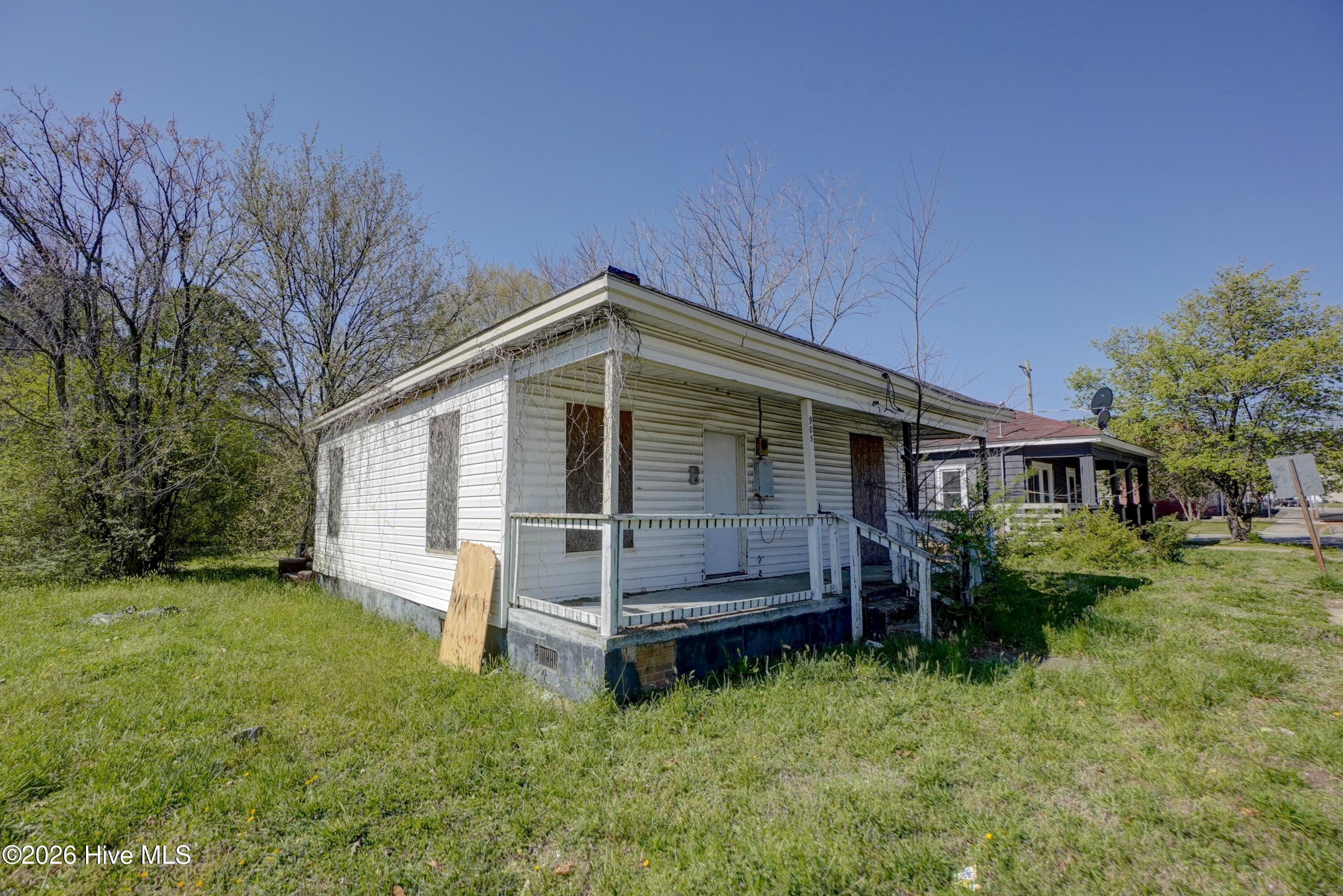 905 Shearin Street Rocky Mount, NC 27801 - Photo 3 of 7 DSC01511_2_3_4_5Interior02