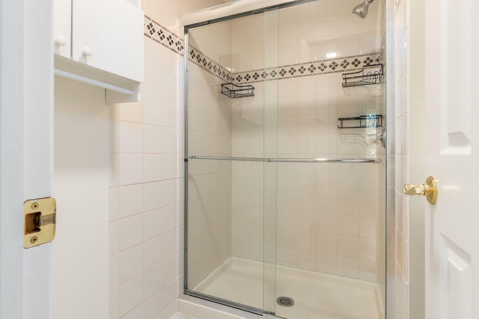 2400 Willis Road Dublin, OH 43016 - Photo 17 of 36 Primary En Suite