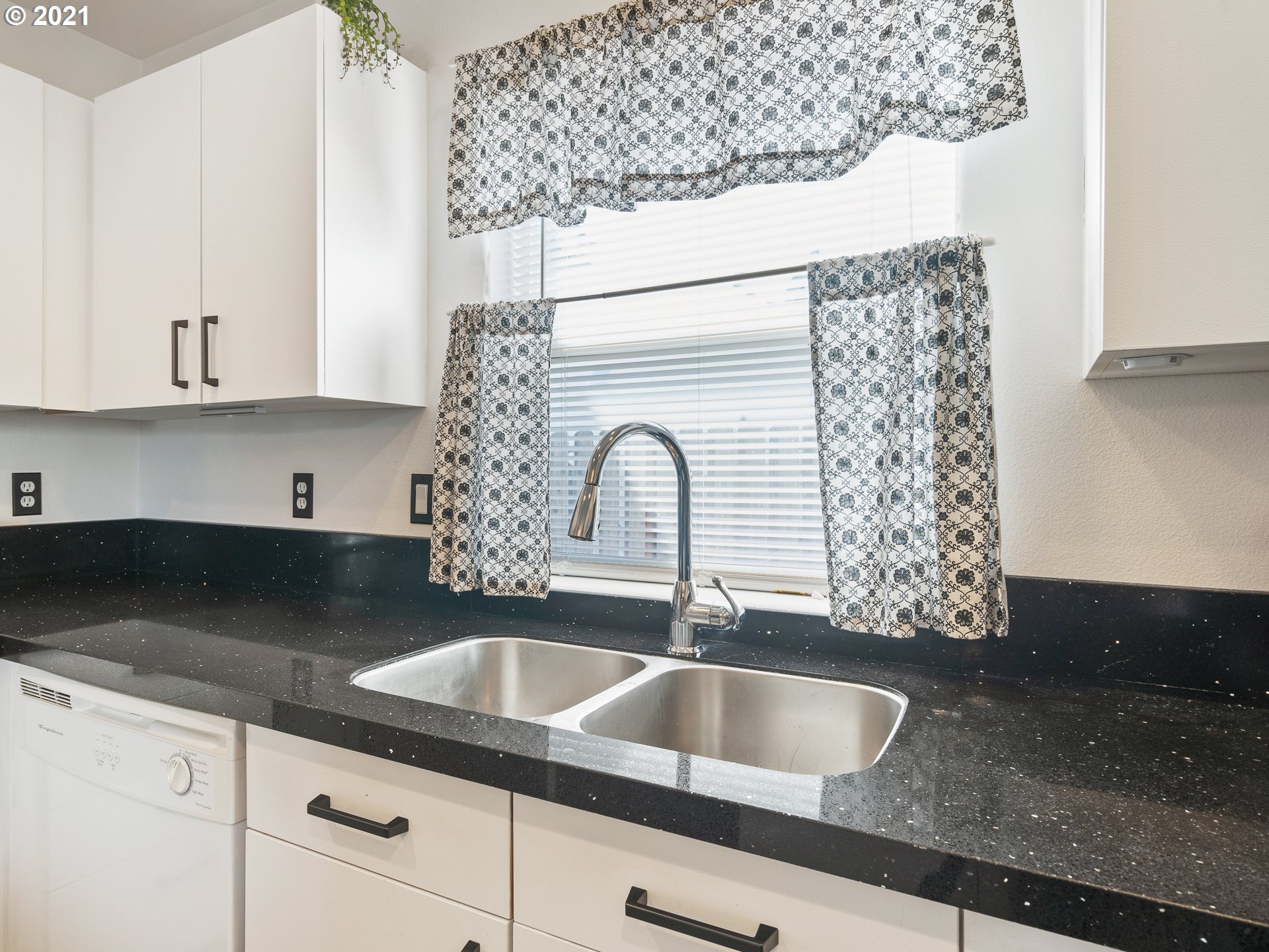 1125 Northeast Mariners Loop Portland, OR 97211 - Photo 9 of 26 Gallery Image 9