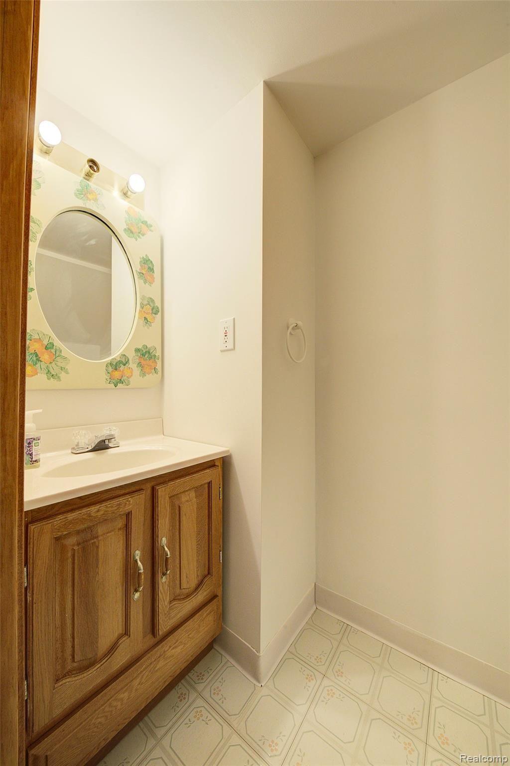 2237 Siboney Court, Unit 53 Rochester, MI 48309 - Photo 20 of 21 1/2 bath in basment