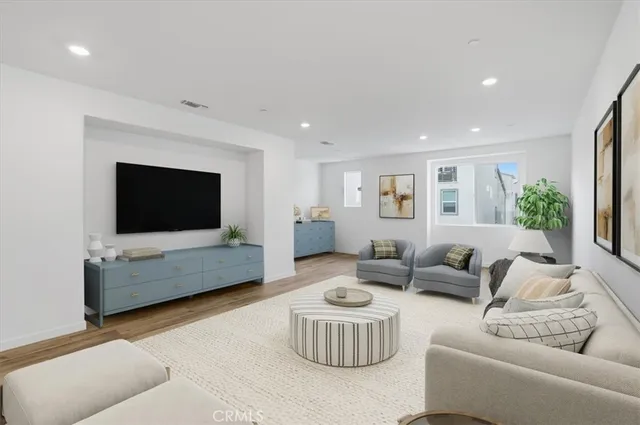 $679,990 | 27323 Seven Oaks Lane, Valencia, CA 91381