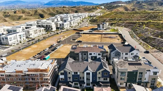 $679,990 | 27323 Seven Oaks Lane, Valencia, CA 91381