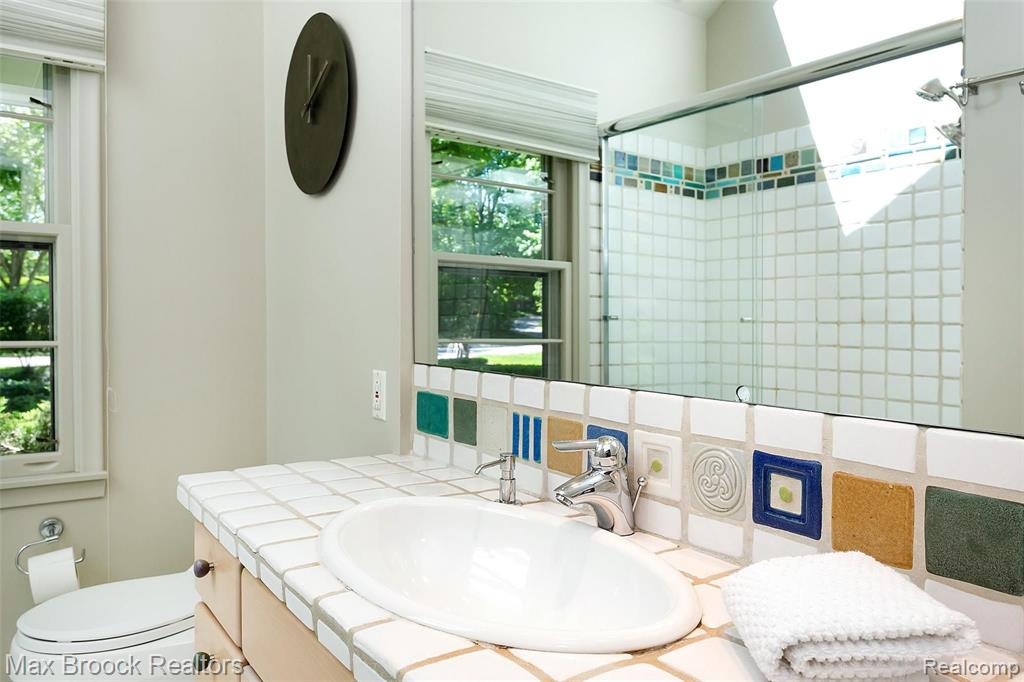 19248 Riverside Drive Beverly Hills, MI 48025 - Photo 23 of 54