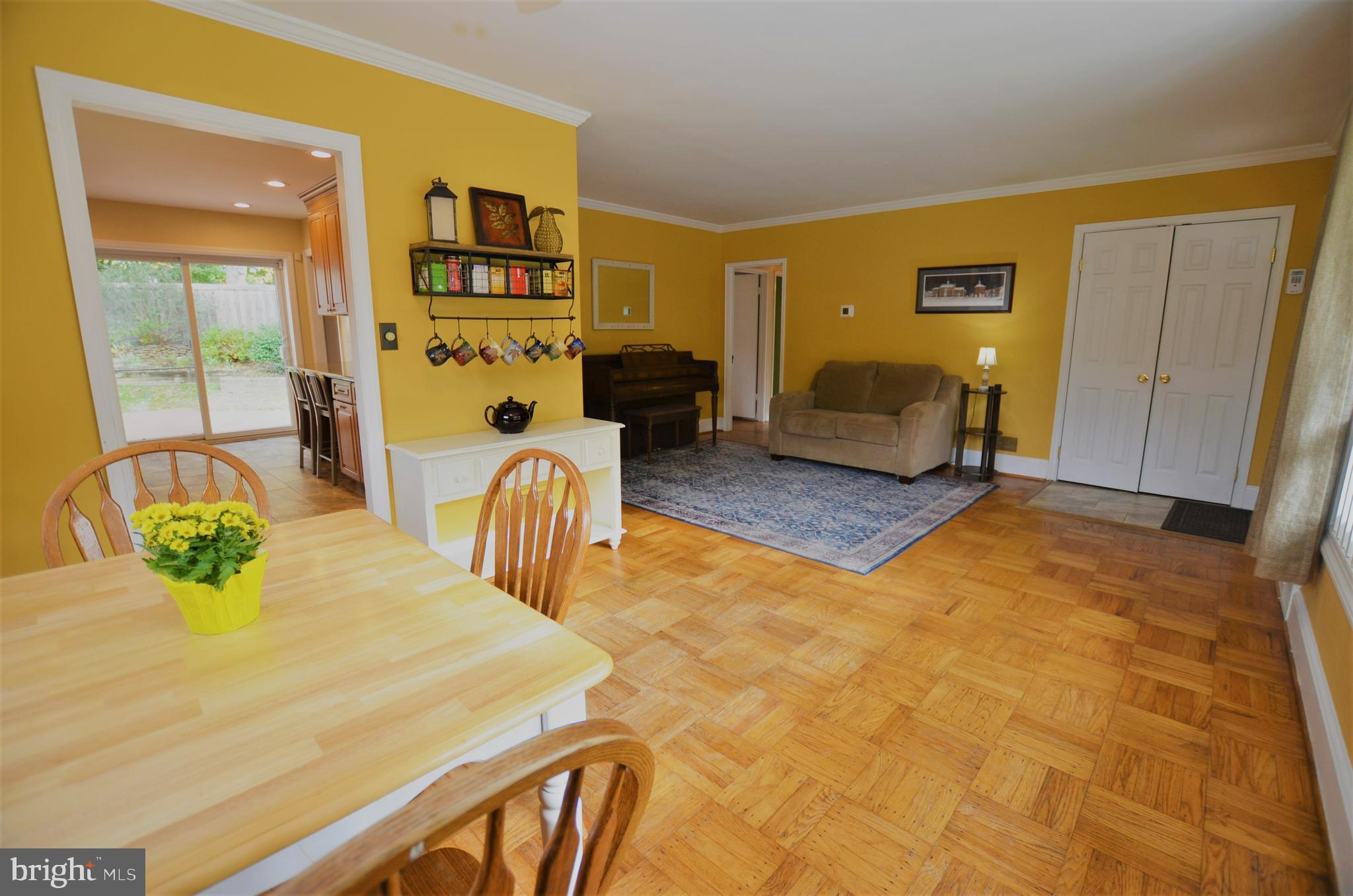 25 Homewood Road Wilmington, DE 19803 - Photo 8 of 36 Living / Dining Area
