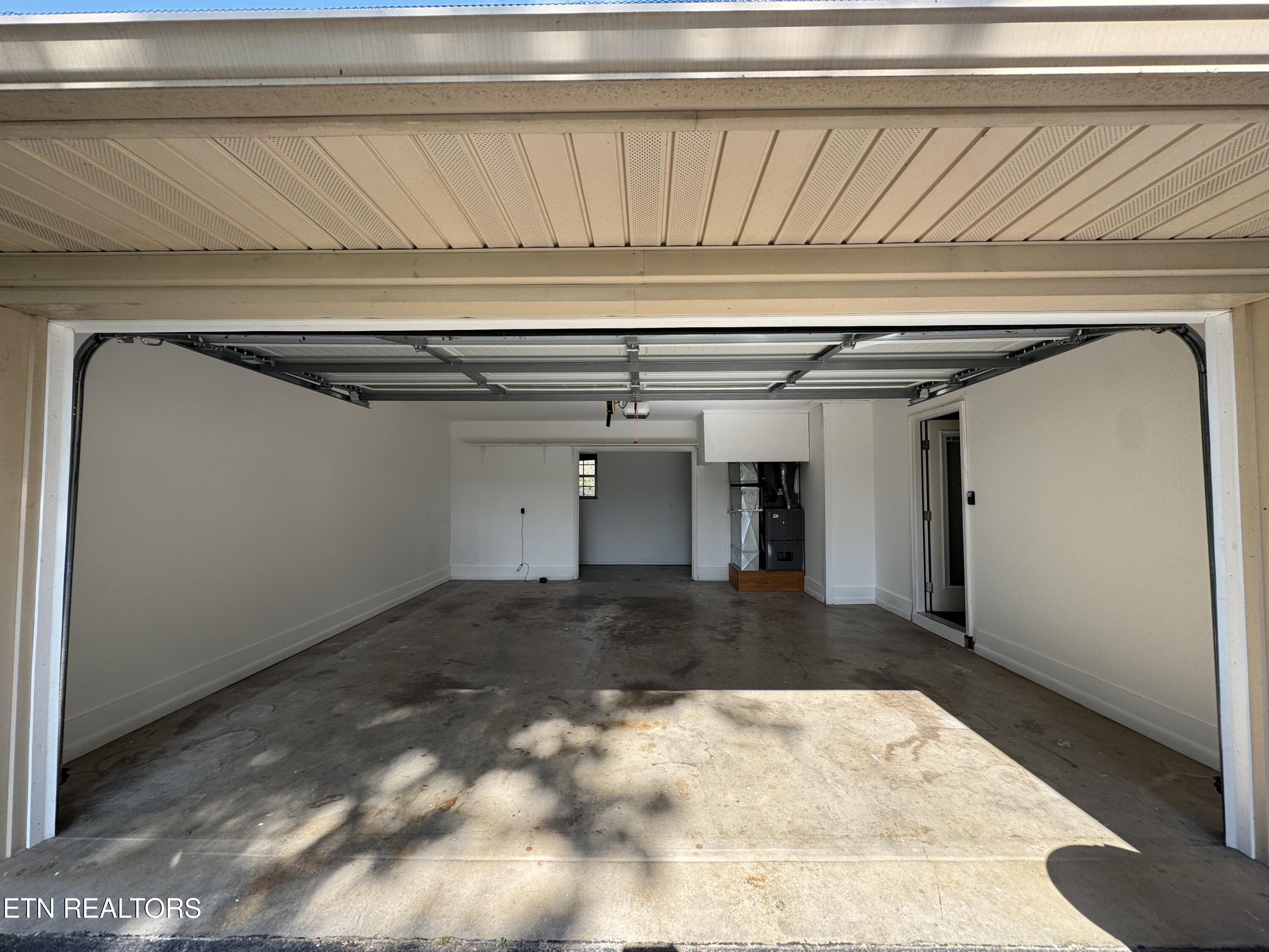 1824 Montvale Road Maryville, TN 37803 - Photo 33 of 47 Two Car Garage