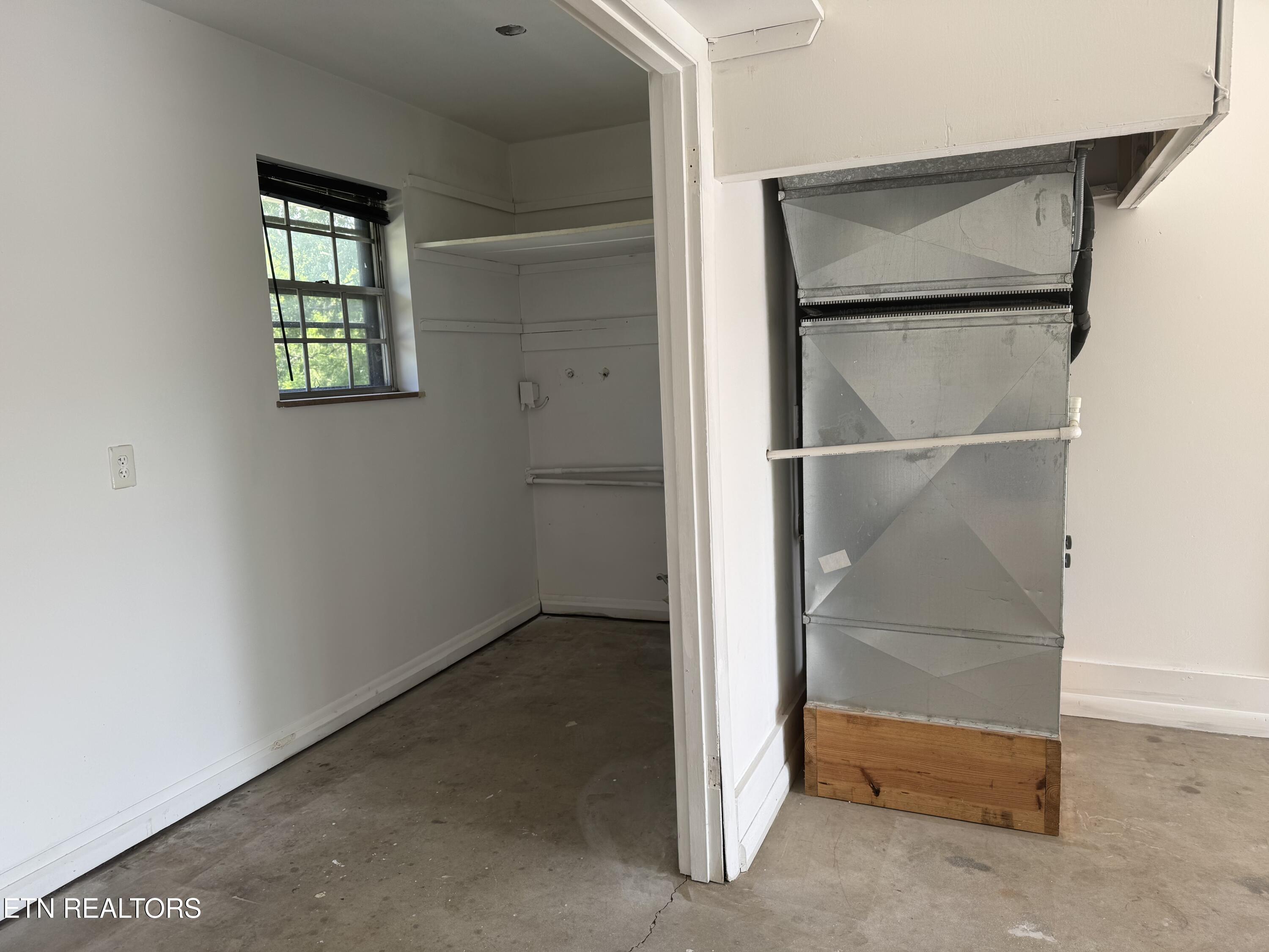 1824 Montvale Road Maryville, TN 37803 - Photo 35 of 47 Garage Extra Storage Right
