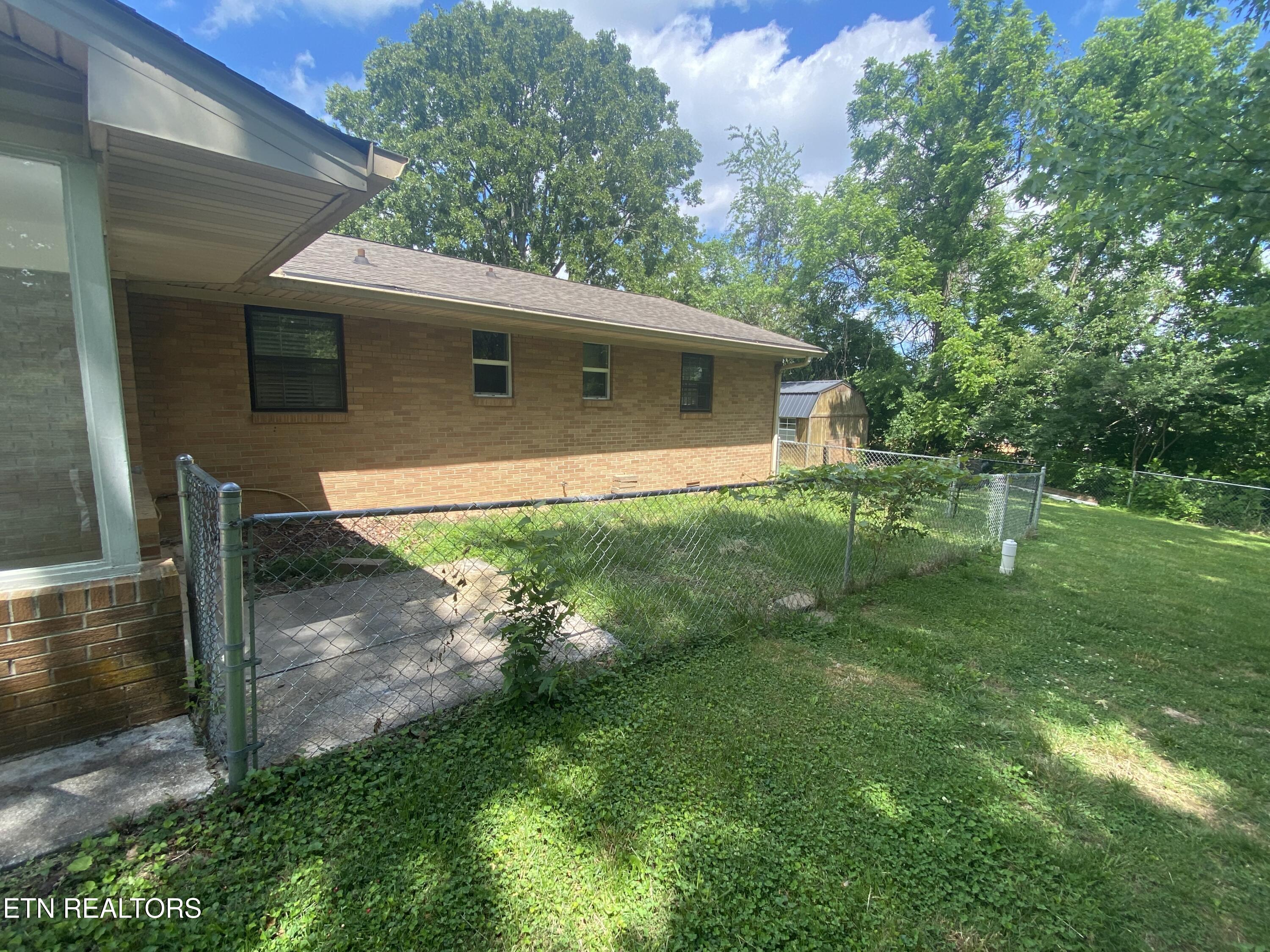 1824 Montvale Road Maryville, TN 37803 - Photo 37 of 47 Small Attached Fence