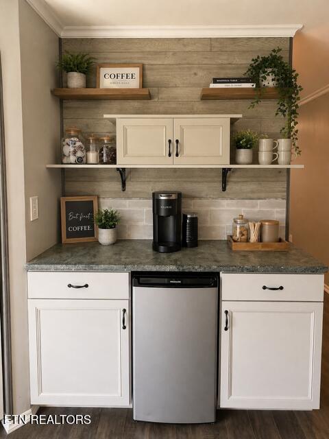 1824 Montvale Road Maryville, TN 37803 - Photo 9 of 47 Kitchen:Dinning Beverage:Coffee Station
