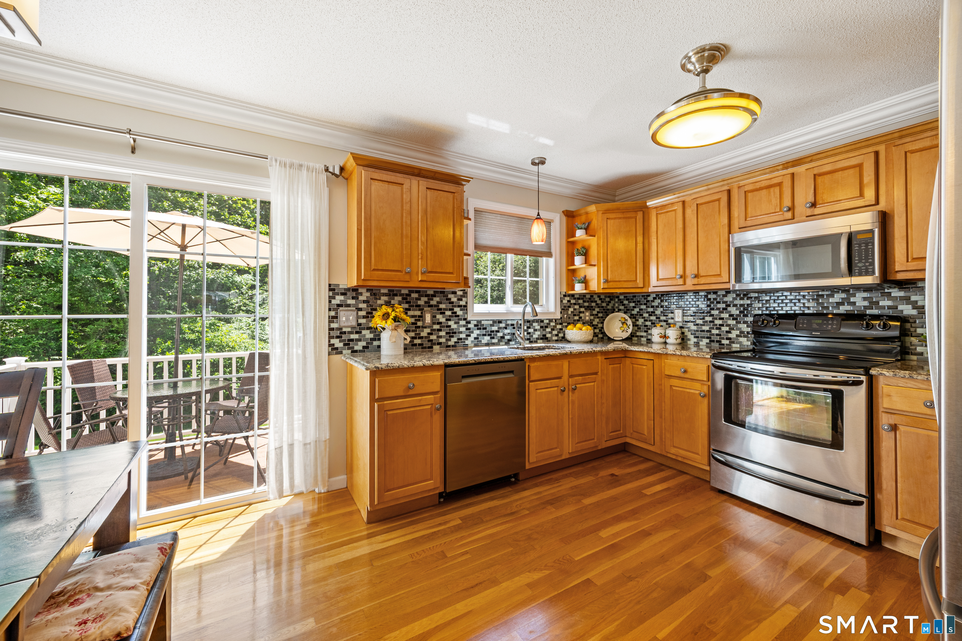 119 Taft Pointe, Unit 3 Waterbury, CT 06708 - Photo 13 of 29 Slider to deck