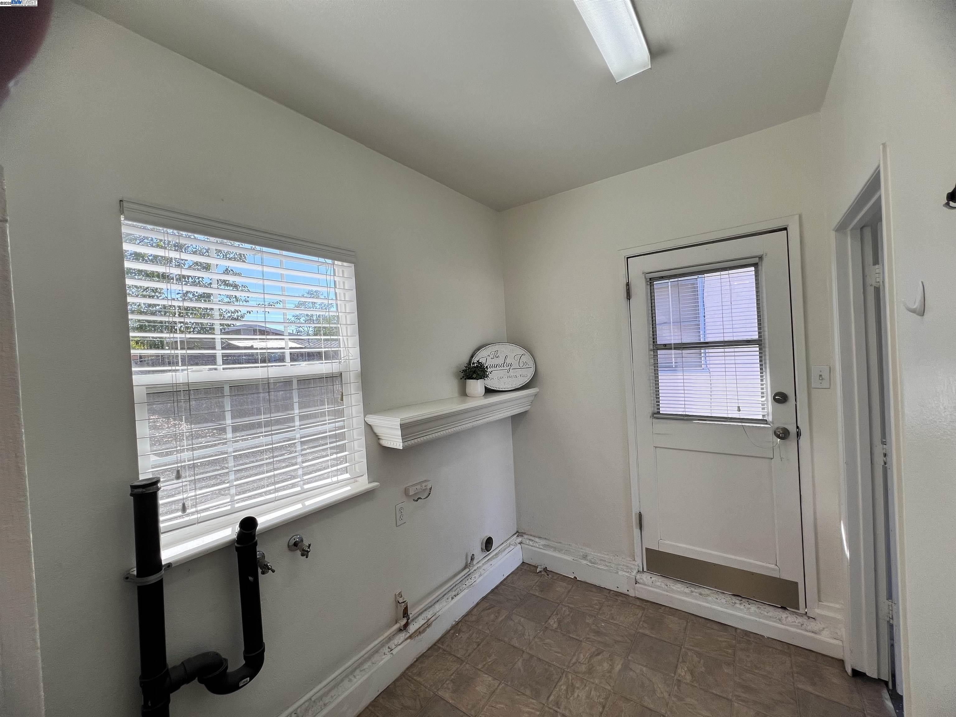 1727 Second Street Livermore, CA 94550 - Photo 19 of 24 a view of cabinets and window