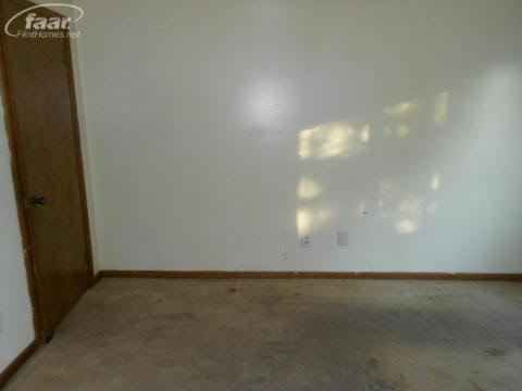 4164 North Jennings Road Flint, MI 48504 - Photo 9 of 19 20111254-8.JPG