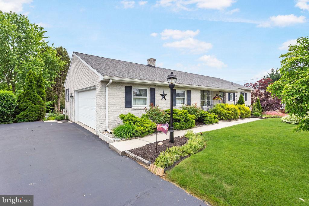 4052 Grandview Road Hanover, PA 17331 - Photo 2 of 35 Gallery Image 2