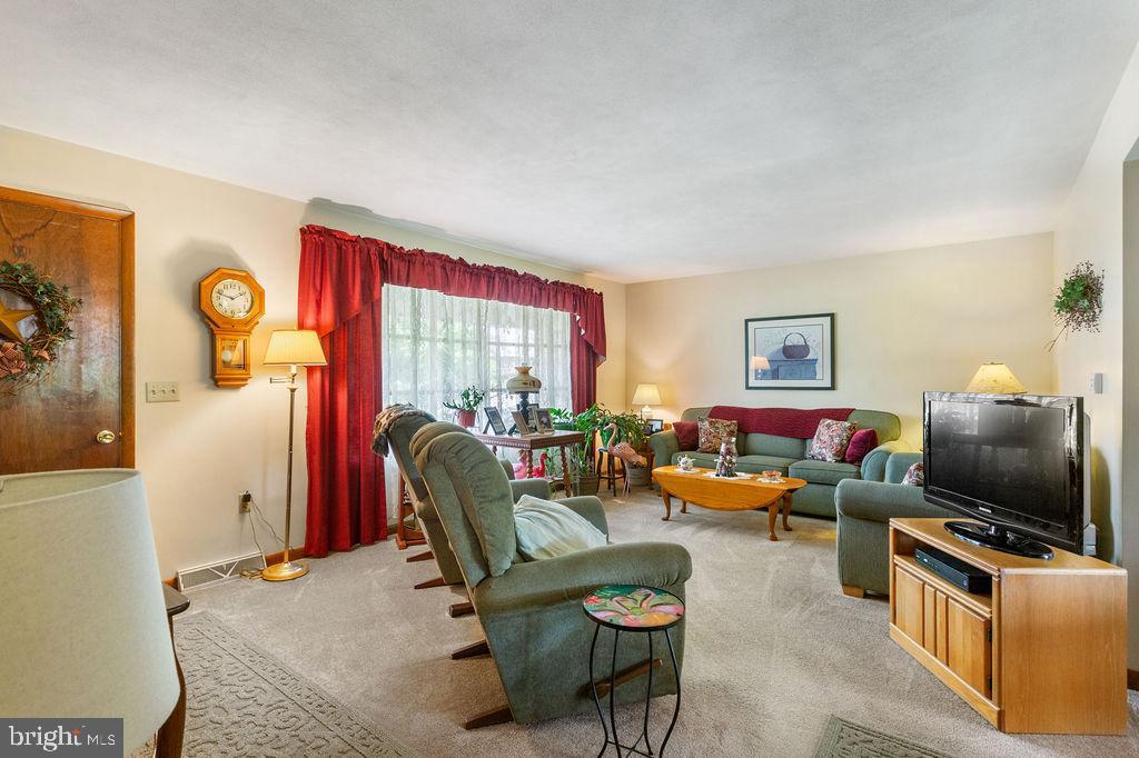4052 Grandview Road Hanover, PA 17331 - Photo 6 of 35 Gallery Image 6
