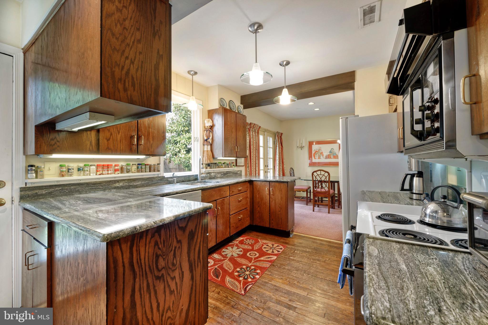 6122 Woodmont Road Alexandria, VA 22307 - Photo 15 of 17 Kitchen opens to main level Family room