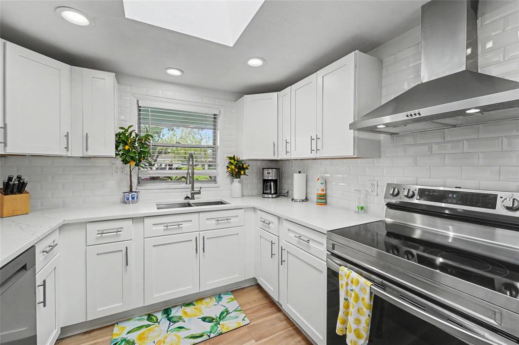 8465 Ridgewood Circle Seminole, FL 33772 - Photo 13 of 37 Gallery Image 13