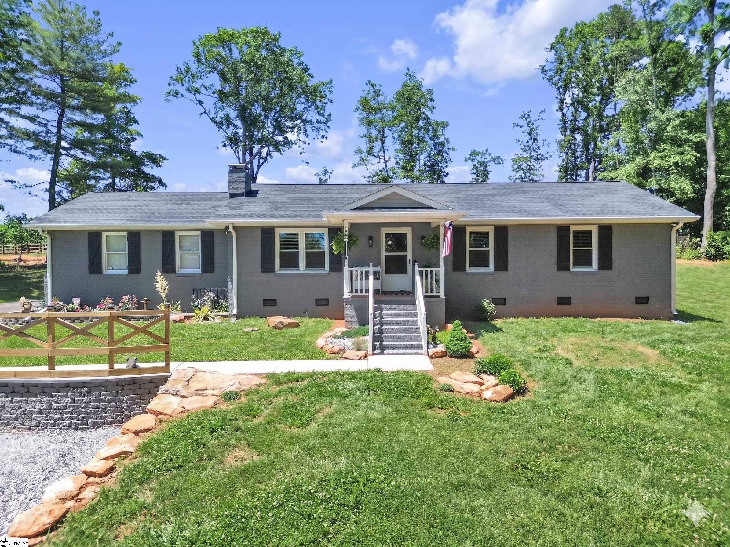 425 Hannon Road Inman, SC 29349 - Photo 2 of 32