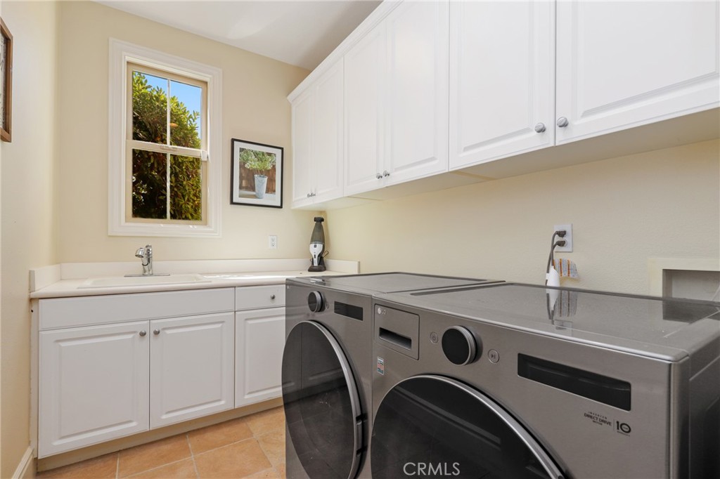 1 David Street Ladera Ranch, CA 92694 - Photo 40 of 66 a utility room with dryer and washer