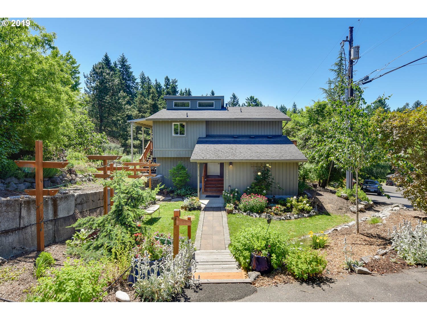 5136 Southwest Custer Street Portland, OR 97219 - Photo 1 of 32 Gallery Image 1