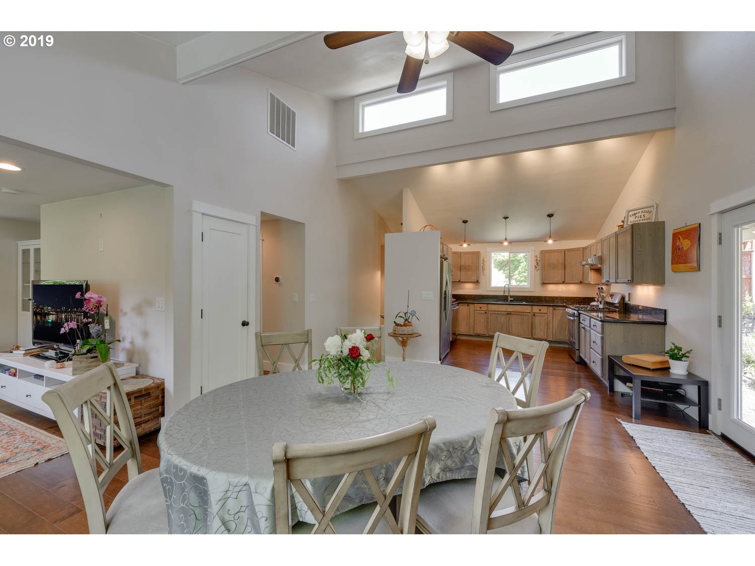 5136 Southwest Custer Street Portland, OR 97219 - Photo 6 of 32 Gallery Image 6