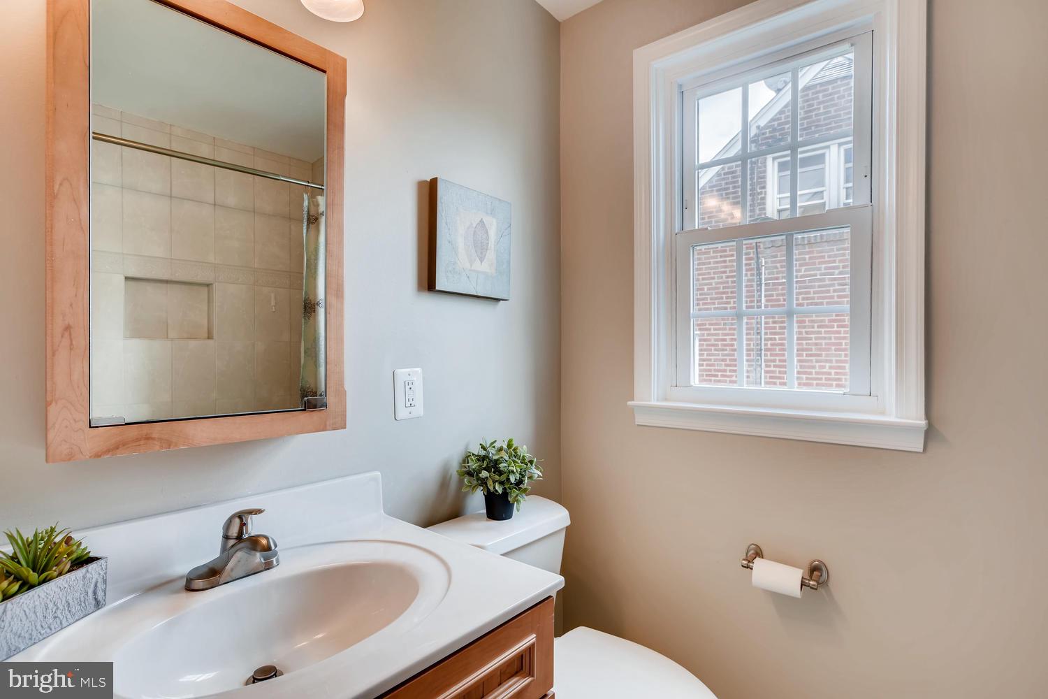 311 Waveland Road Baltimore, MD 21228 - Photo 17 of 28 Bathroom