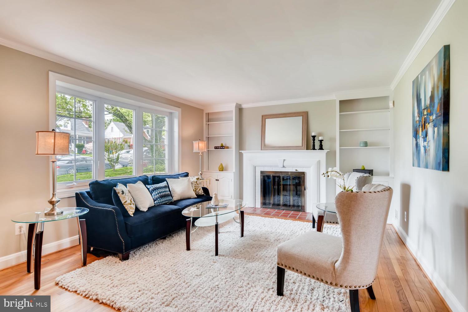 311 Waveland Road Baltimore, MD 21228 - Photo 6 of 28 Living Room