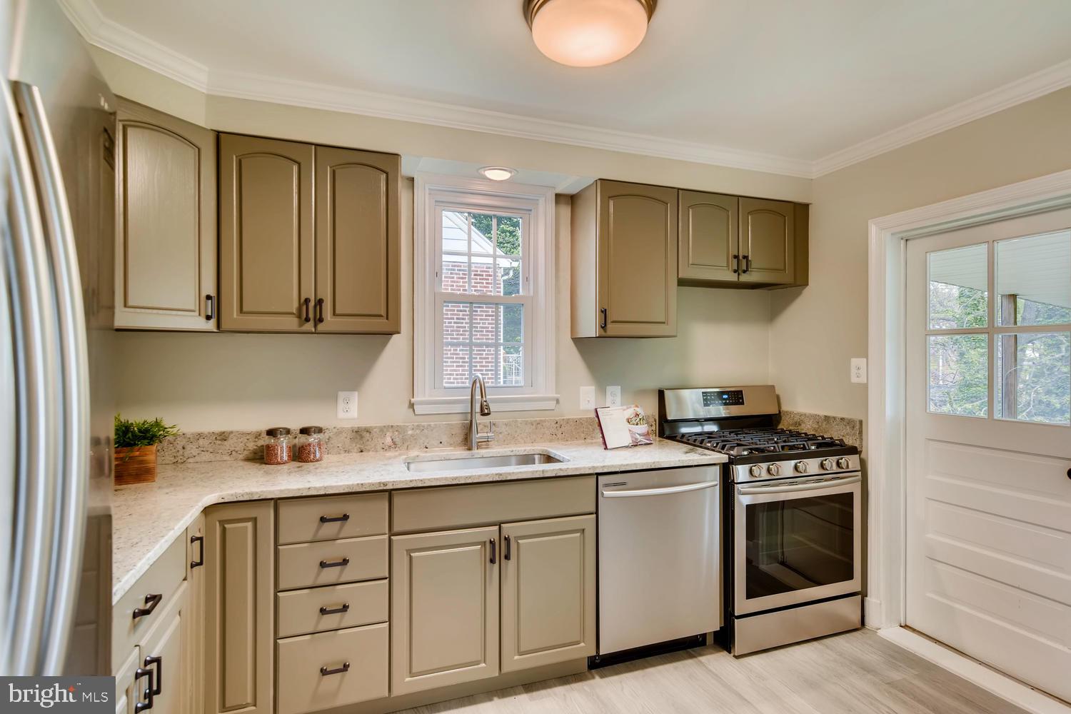 311 Waveland Road Baltimore, MD 21228 - Photo 9 of 28 Kitchen
