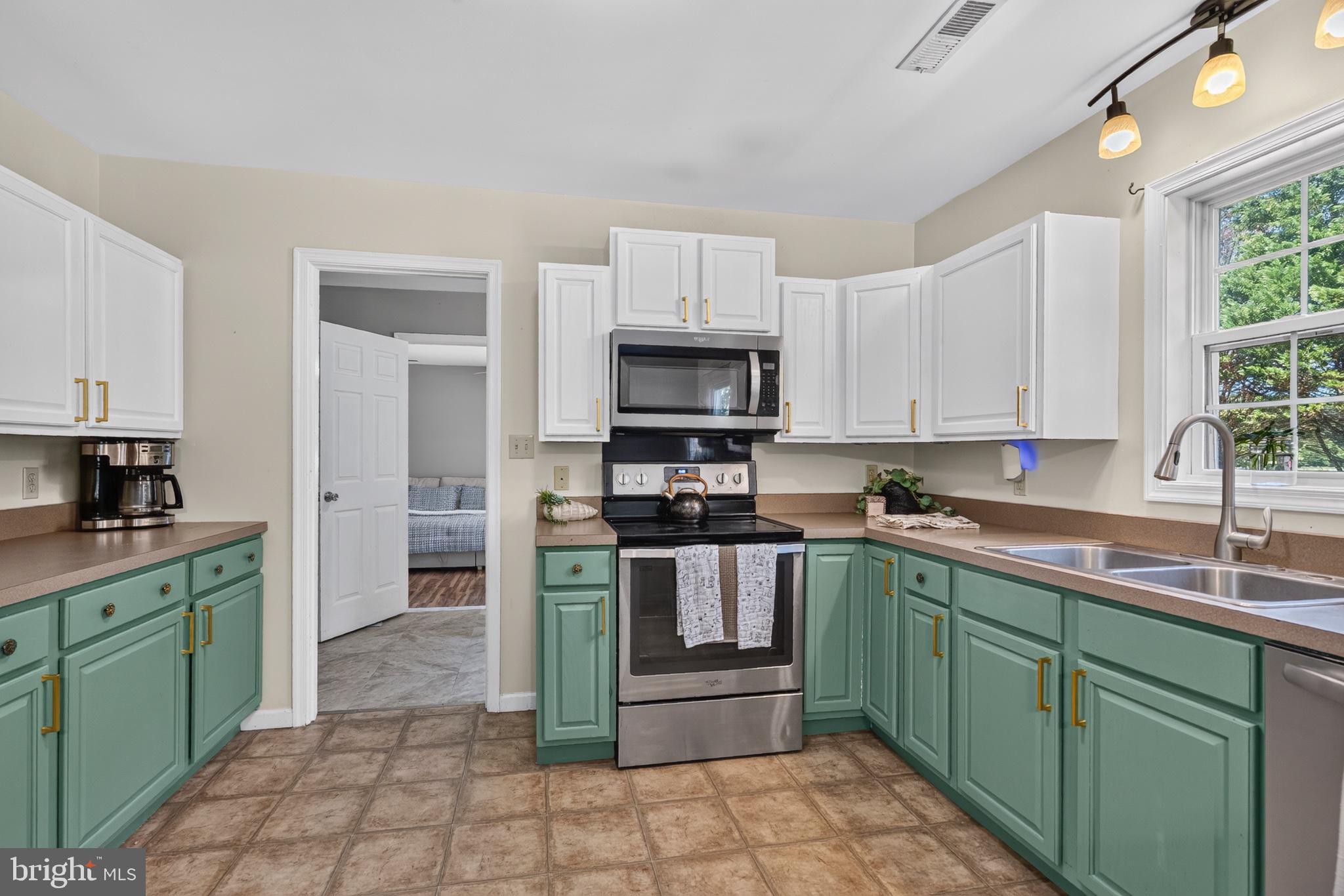 5716 Bethlehem Road Preston, MD 21655 - Photo 7 of 37 Charming kitchen with modern flair.
