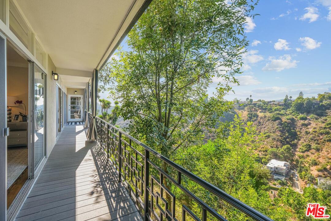 2019 Stradella Road Los Angeles, CA 90077 - Photo 23 of 45