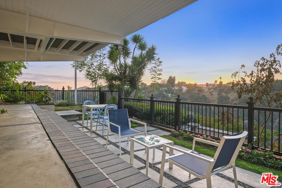 2019 Stradella Road Los Angeles, CA 90077 - Photo 30 of 45