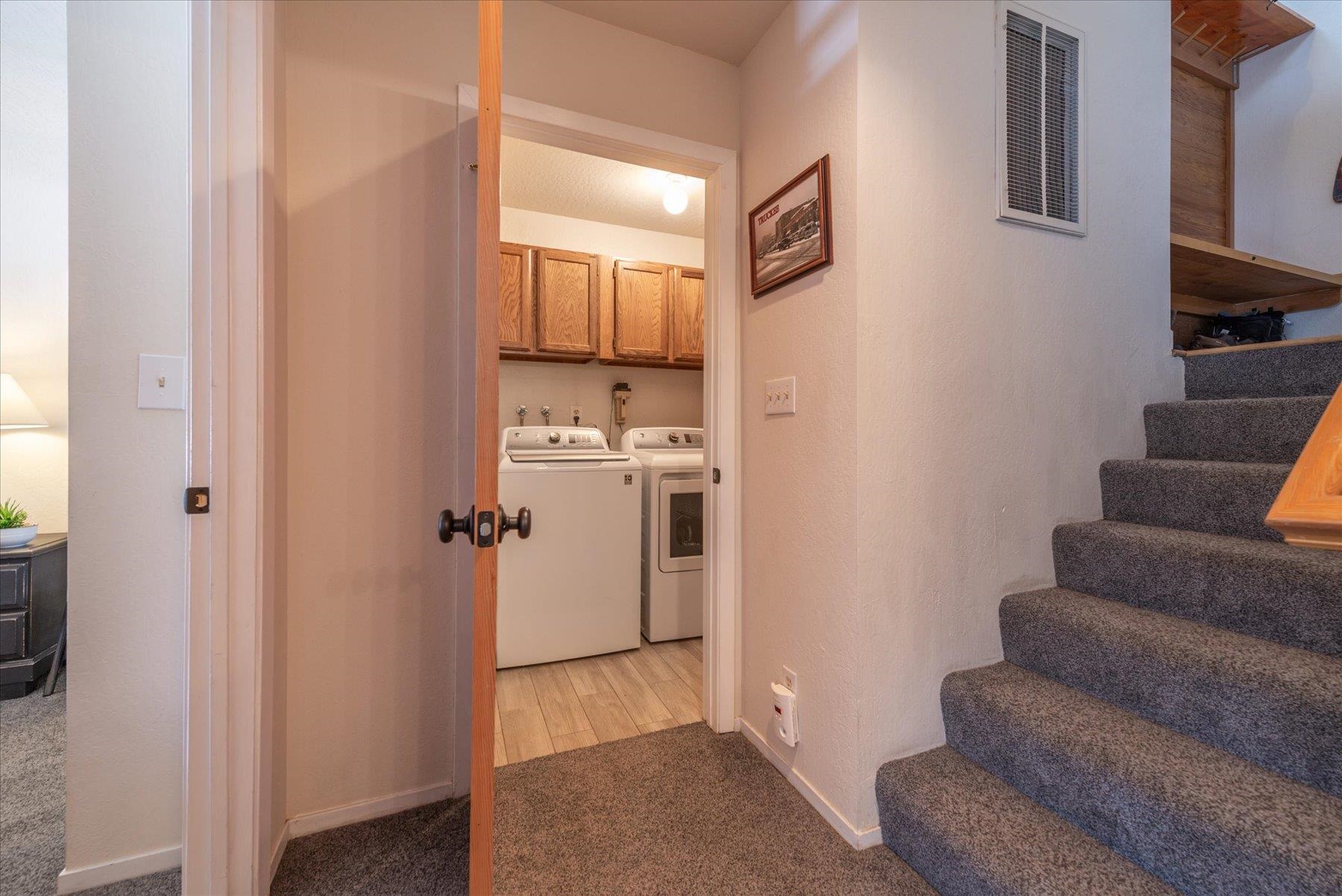 6090 Rocky Point Truckee, CA 96161 - Photo 23 of 28 a view of a livingroom with a couch