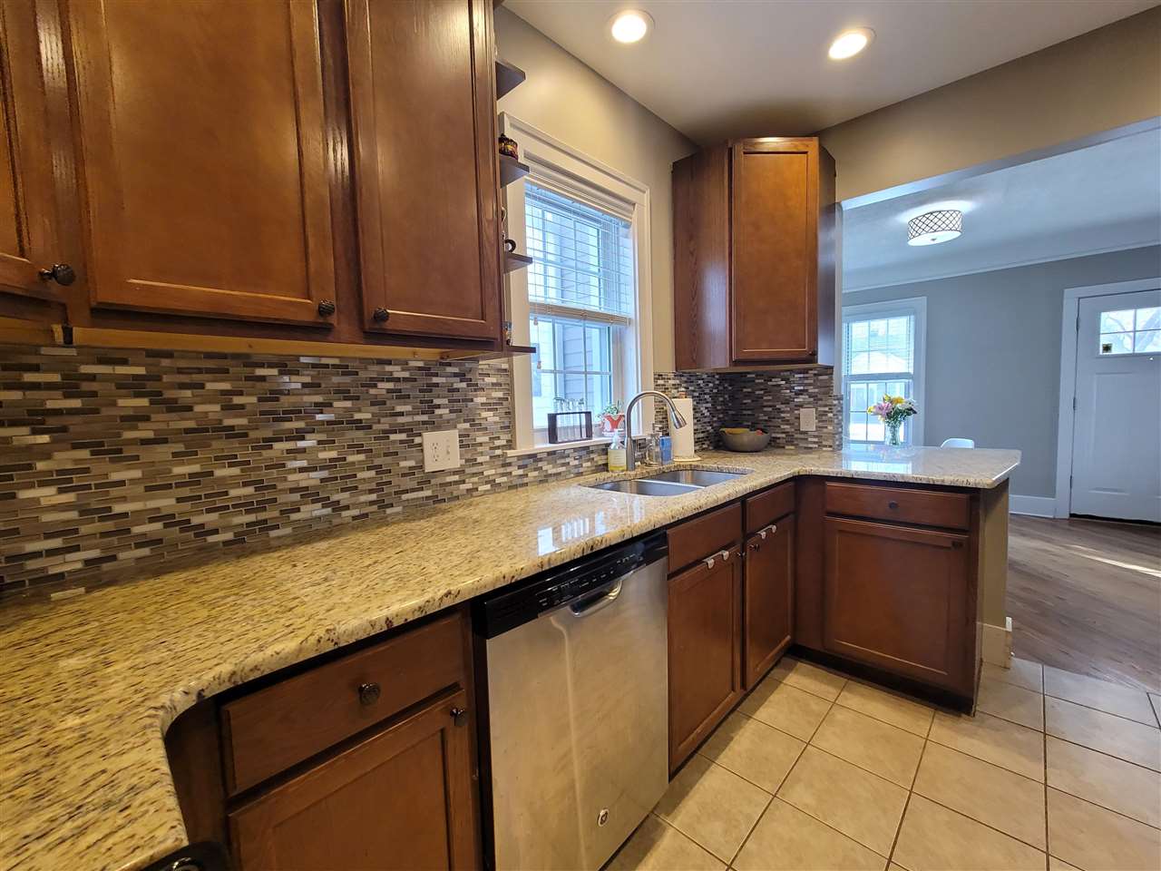 708 Lockwood Road Royal Oak, MI 48067 - Photo 13 of 34