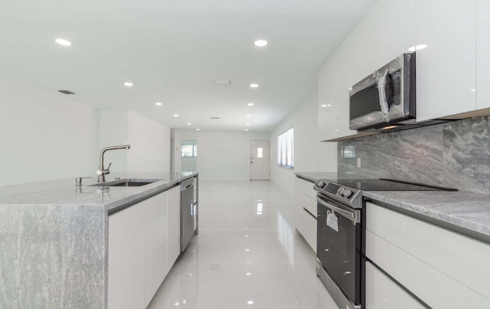 524 Northwest 53rd Street Boca Raton, FL 33487 - Photo 10 of 36 20210929223520371199000000-o
