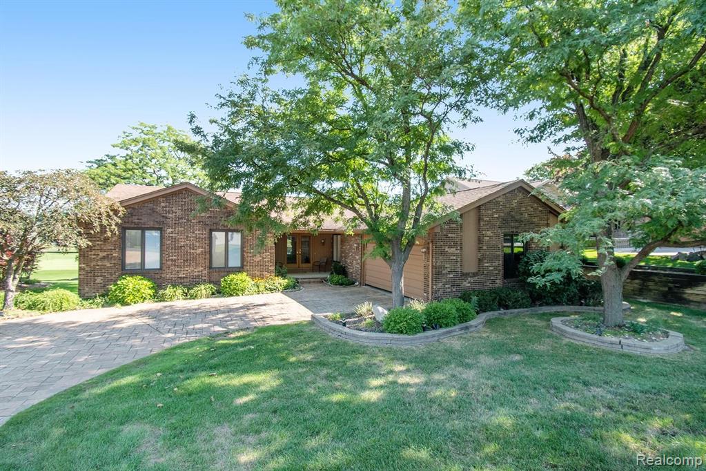 2106 St Andrews Drive Rochester Hills, MI 48309 - Photo 1 of 36
