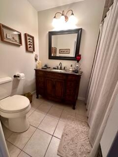 6170 Vía Tierra Boca Raton, FL 33433 - Photo 6 of 13 a bathroom with a toilet a sink and mirror