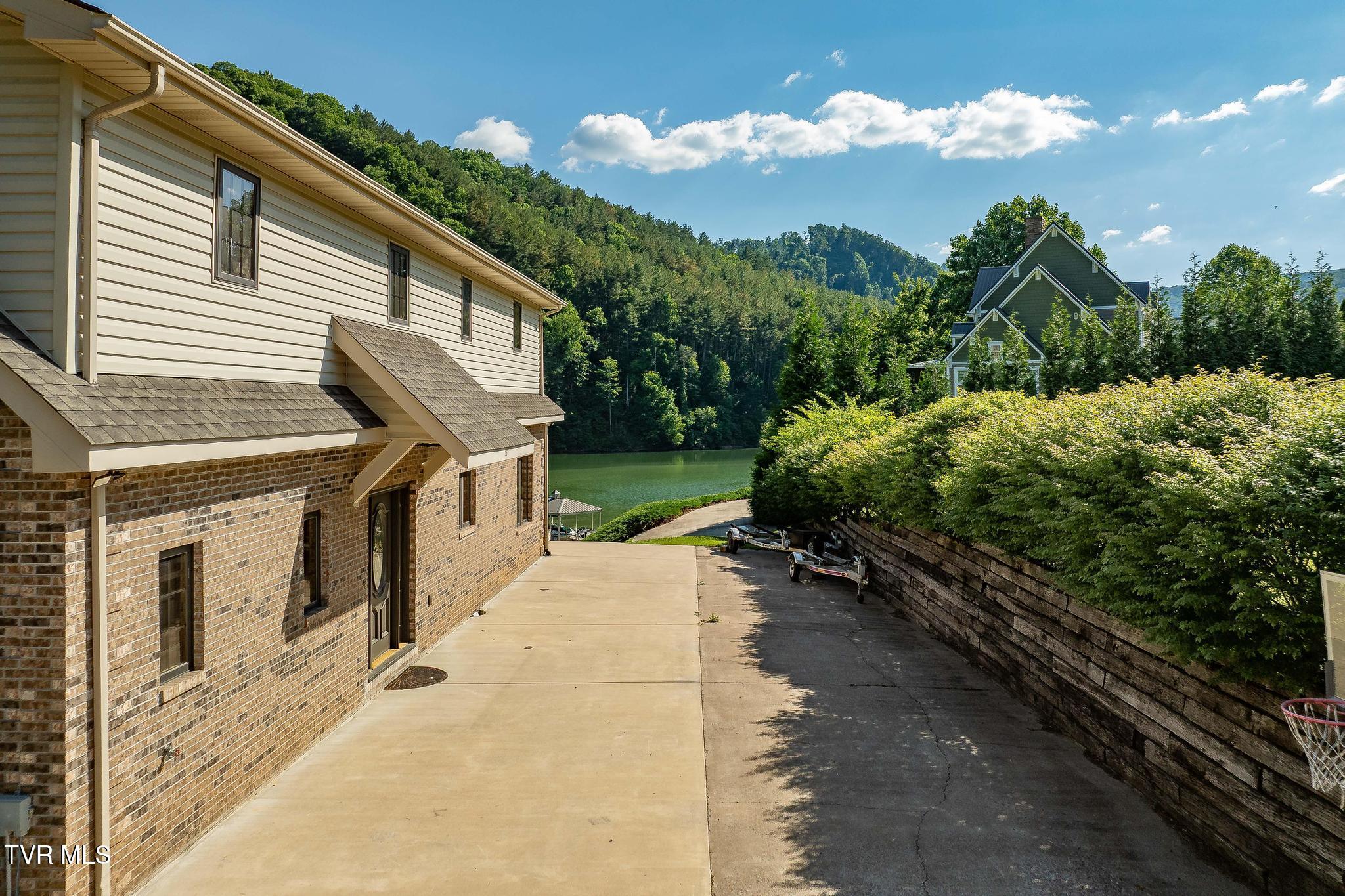 285 Cable Hollow Road Butler, TN 37640 - Photo 16 of 110 285 Cable Hollow Road (19 of 139)