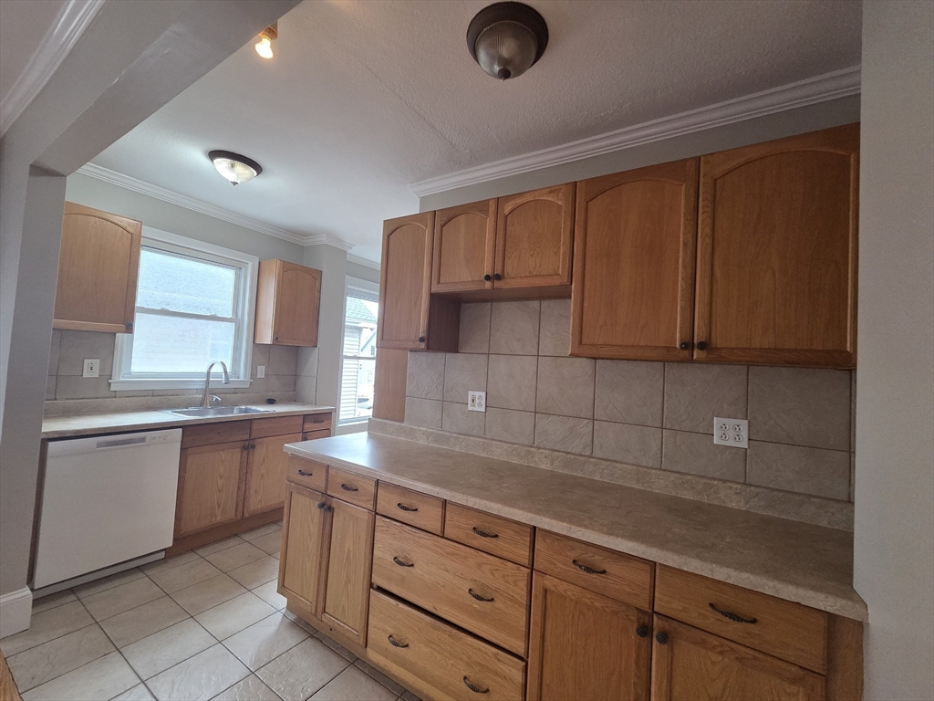 30 Endicott Street, Unit 2 Lynn, MA 01902 - Photo 5 of 11 Gallery Image 5