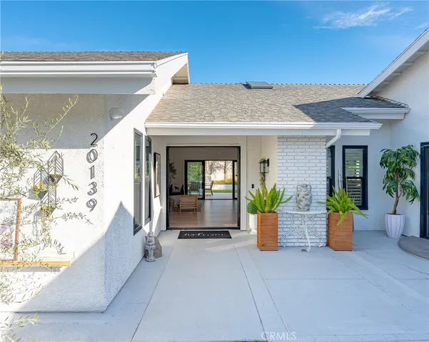 a view of an entryway of house
