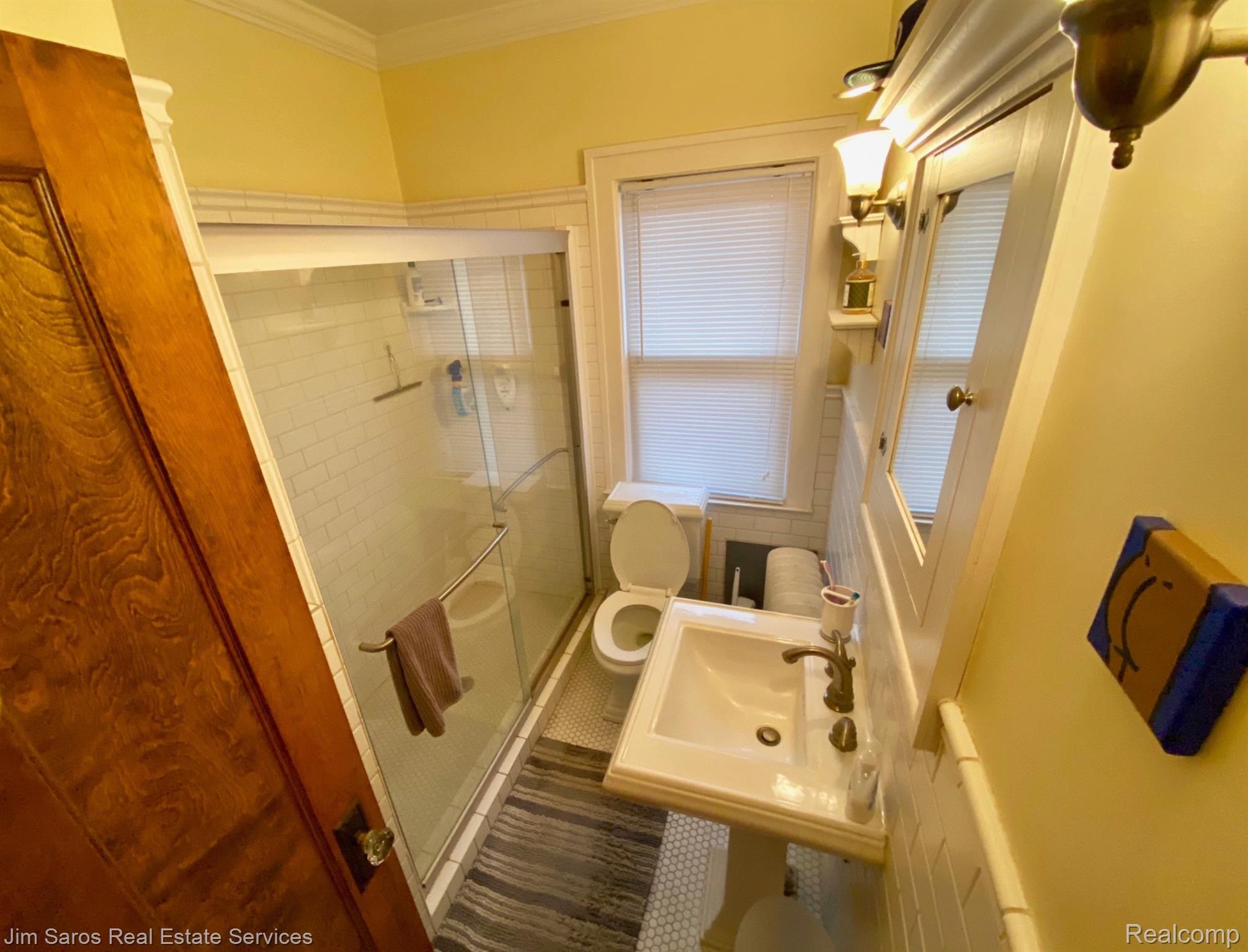 925-927 Nottingham Road Grosse Pointe, MI 48230 - Photo 8 of 23 Gallery Image 8
